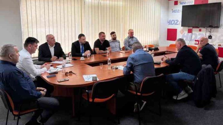 HNS i HDZ ruše svaku mogućnost političkog pluralizma kod Hrvata