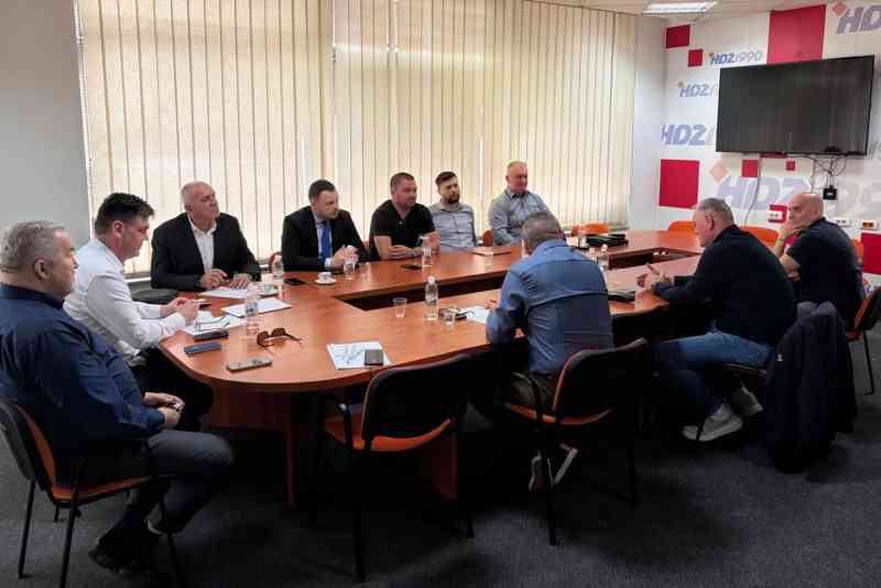 HNS i HDZ ruše svaku mogućnost političkog pluralizma kod Hrvata