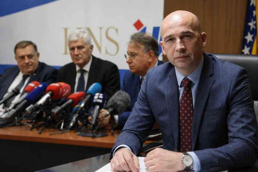 PREMIJER ZDK NEZIR PIVIĆ: “Trojka nema ni snage ni kapaciteta da se nosi sa Dodikom i Čovićem, puno manja šteta za državu bi bilo da…”