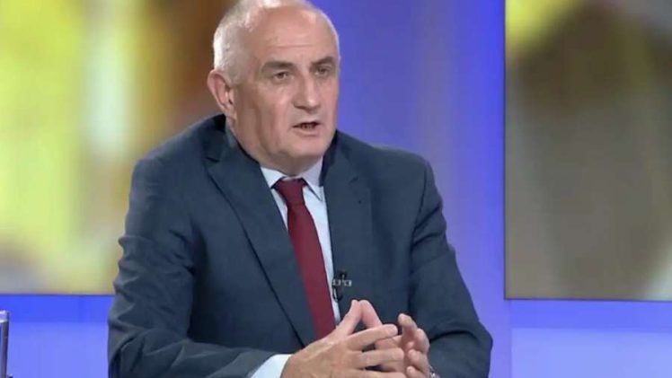 BURNO U STUDIJU FEDERALNE TELEVIZIJE: Ovako četiri zastupnika opisuju problem star tri decenije koji američki kapital gura na vidjelo (VIDEO)