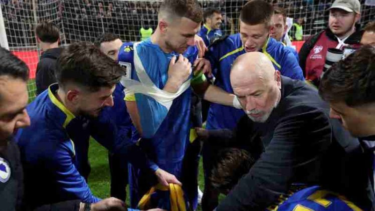 Zenički fudbalski ep, kosmička pravda, sabur i vođa iz Mostara