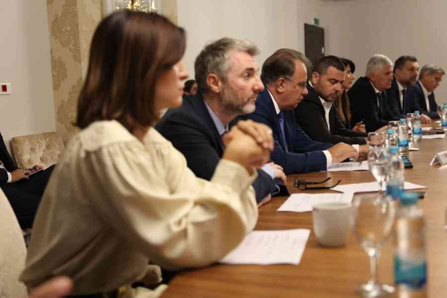 MIOKOVIĆ U ULOZI ŽRTVE: Evo kako sarajevska Trojka pretvara svaki skandal u priču o progonu i mračnim koalicijama…