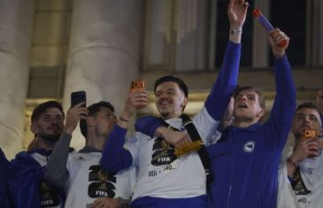 Nije stvar u fudbalu, nikad nije… Postoje trenuci kada želiš biti dio nečega većeg, zajedničkog, nečega – našeg!