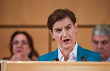 ANA BRNABIĆ ŠOKIRALA PRED KAMERAMA REŽIMSKE TV: “Ne sviđa vam se Srbija? Idite, evo, oni imaju otvorena vrata…”
