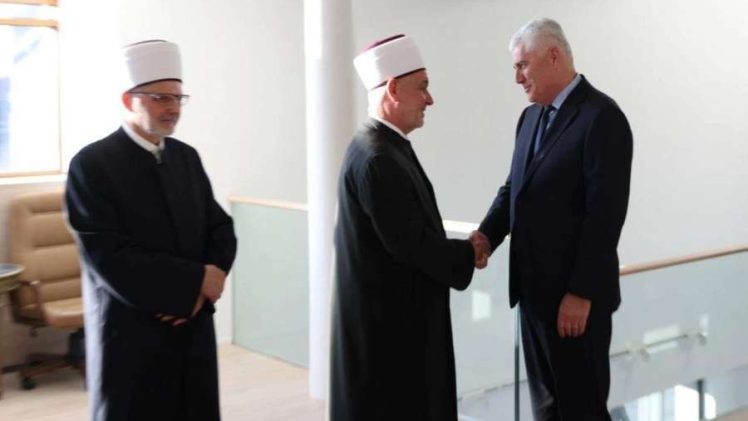 BOSANSKI NIHILIZAM: Kako smo od “Hoćemo Aliju” u Širokom Brijegu stigli do mlaćenja prazne slame u Sarajevu