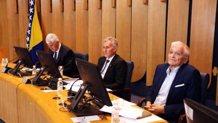 69 poza aktuelne vlasti: Milion pokušaja da se demonstrira sila