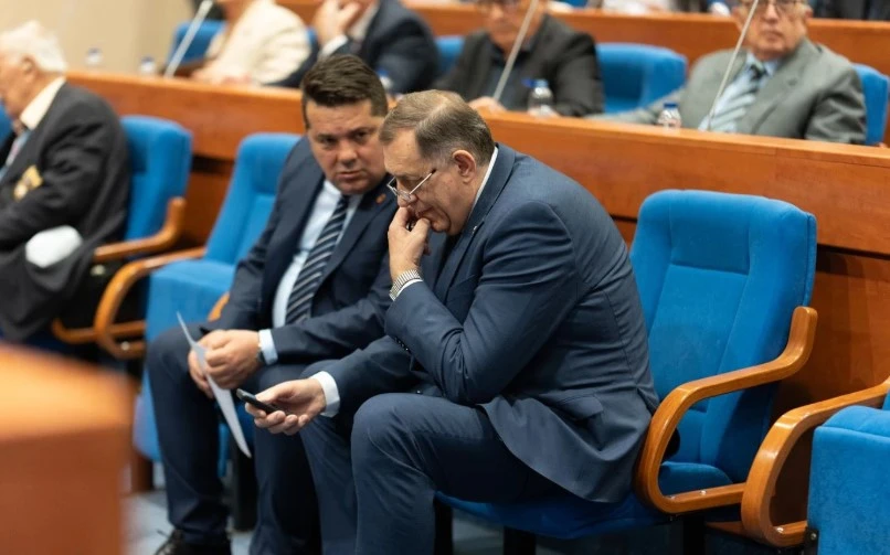 Kada će visoki predstavnik otići iz BiH: Deklaracija NSRS-a o gašenju OHR-a nema pravni utjecaj, ali nije bezazlena… Kada će visoki predstavnik otići iz BiH: Deklaracija NSRS-a o gašenju OHR-a nema pravni utjecaj, ali nije bezazlena…