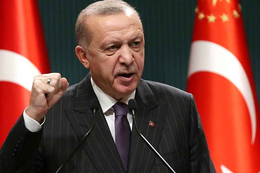 TURSKA NA NOGAMA: Erdoganov radikalni udar, ovako nešto nije zabilježeno u novijoj povijesti države… TURSKA NA NOGAMA: Erdoganov radikalni udar, ovako nešto nije zabilježeno u novijoj povijesti države…