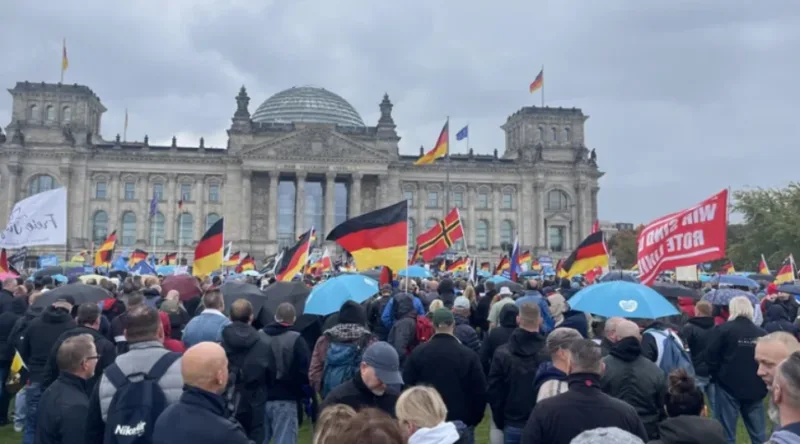 Sprema li se politički zemljotres: AfD bliže vlasti na istoku Njemačke, vladajući u Berlinu sve nemoćniji Sprema li se politički zemljotres: AfD bliže vlasti na istoku Njemačke, vladajući u Berlinu sve nemoćniji