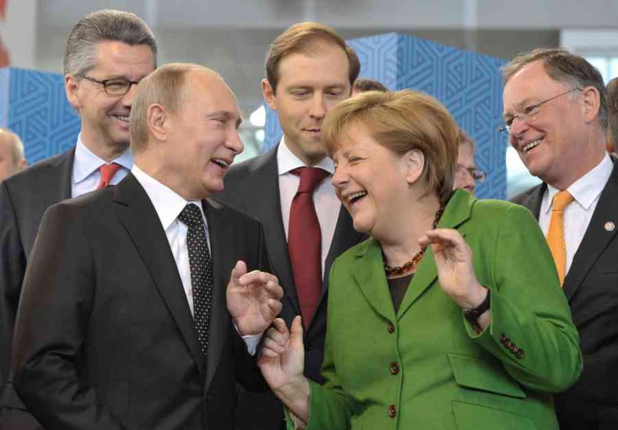 VELIKI PREOKRET NA EVROPSKOJ SCENI: Angela Merkel gura novi plan, sve je jasnije i koga Evropa treba poslati oči u oči s Putinom!