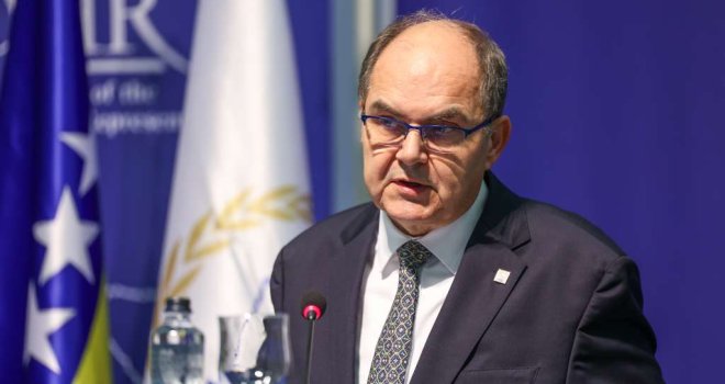 Šta se dešavalo ‘iza kulisa’?! Schmidt otkrio pozadinu svog odlaska: ‘Pritisak je bio sve veći…’