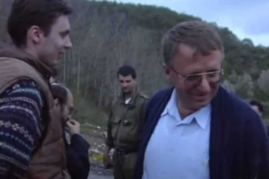 NJEMAČKI LIST TOTALNO RAZOTKRIO PREDSJEDNIKA SRBIJE: “Vučić je kao dobrovoljac služio zločinačkoj politici na brdima oko Sarajeva! Ukupno OSAM MJESECI je učestvovao u…!” NJEMAČKI LIST TOTALNO RAZOTKRIO PREDSJEDNIKA SRBIJE: “Vučić je kao dobrovoljac služio zločinačkoj politici na brdima oko Sarajeva! Ukupno OSAM MJESECI je učestvovao u…!”