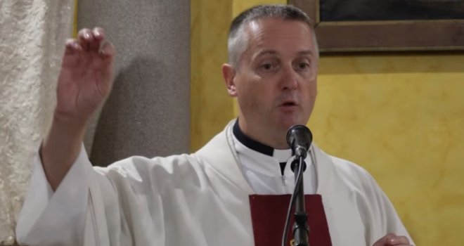Propovijed hrvatskog svećenika zapalila mreže: ‘Nijedna žena ne bi trebala ući u brak bez posla i…