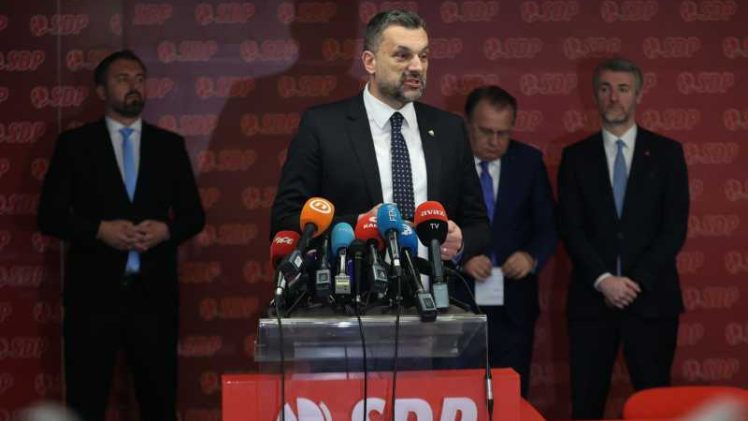 Trojka u mreži vlastitog licemjerja